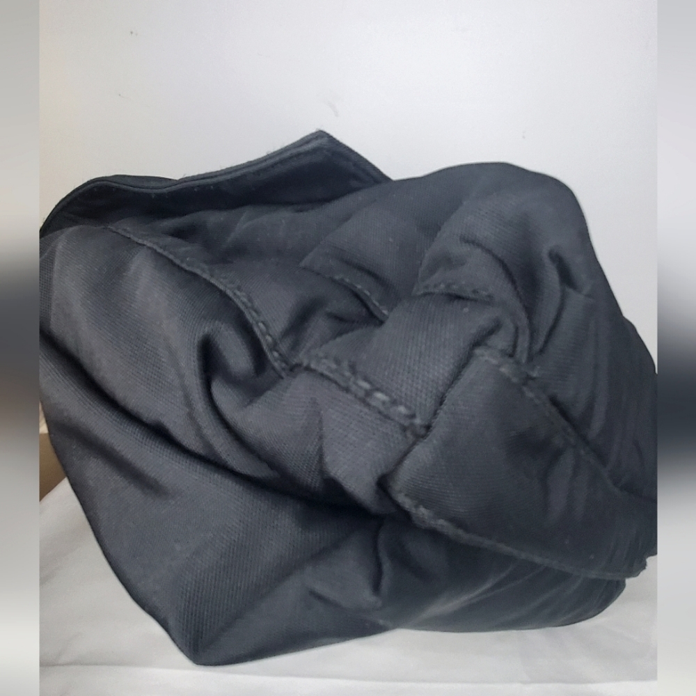 Gucci Black Messenger Bag with Adjustable Strap and Sleek Design - Picture 16 of 16